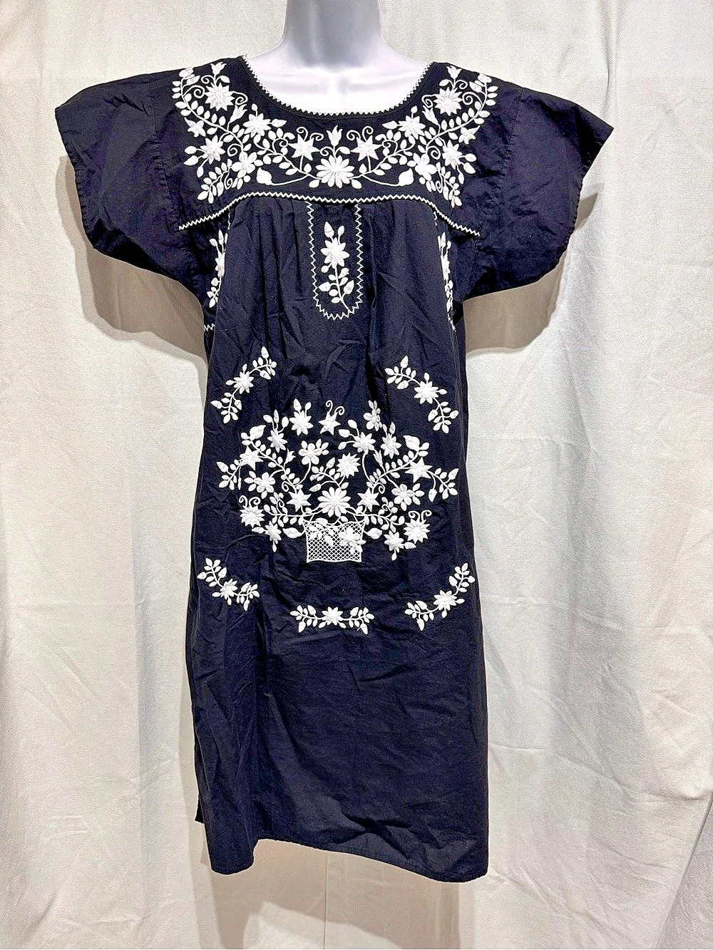 Unik Black White Cotton Embroidered Floral Boho Mexican Peasant Dress M Folk Art